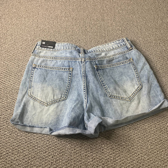 Fashion Nova Womens Shorts Size Medium Blue Medium Wash Denim Aquamarine NWT - Picture 6 of 11